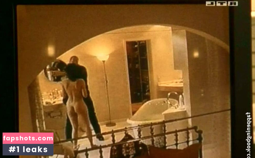 Caroline Beil gallery photo #45