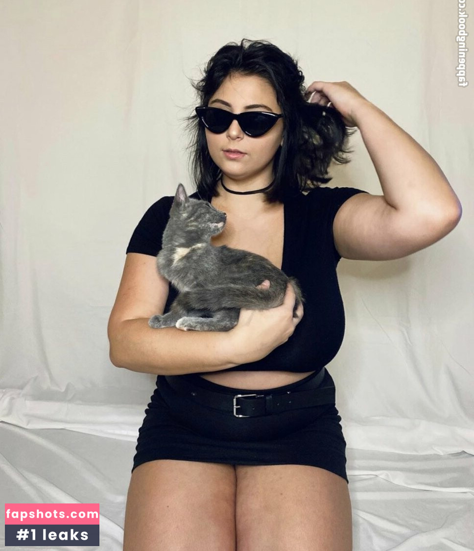 Caroline Casbon gallery photo #30