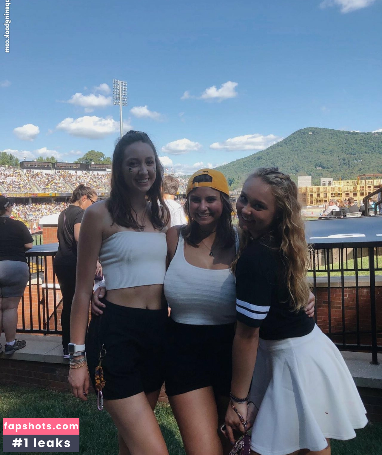 Caroline Casbon gallery photo #35