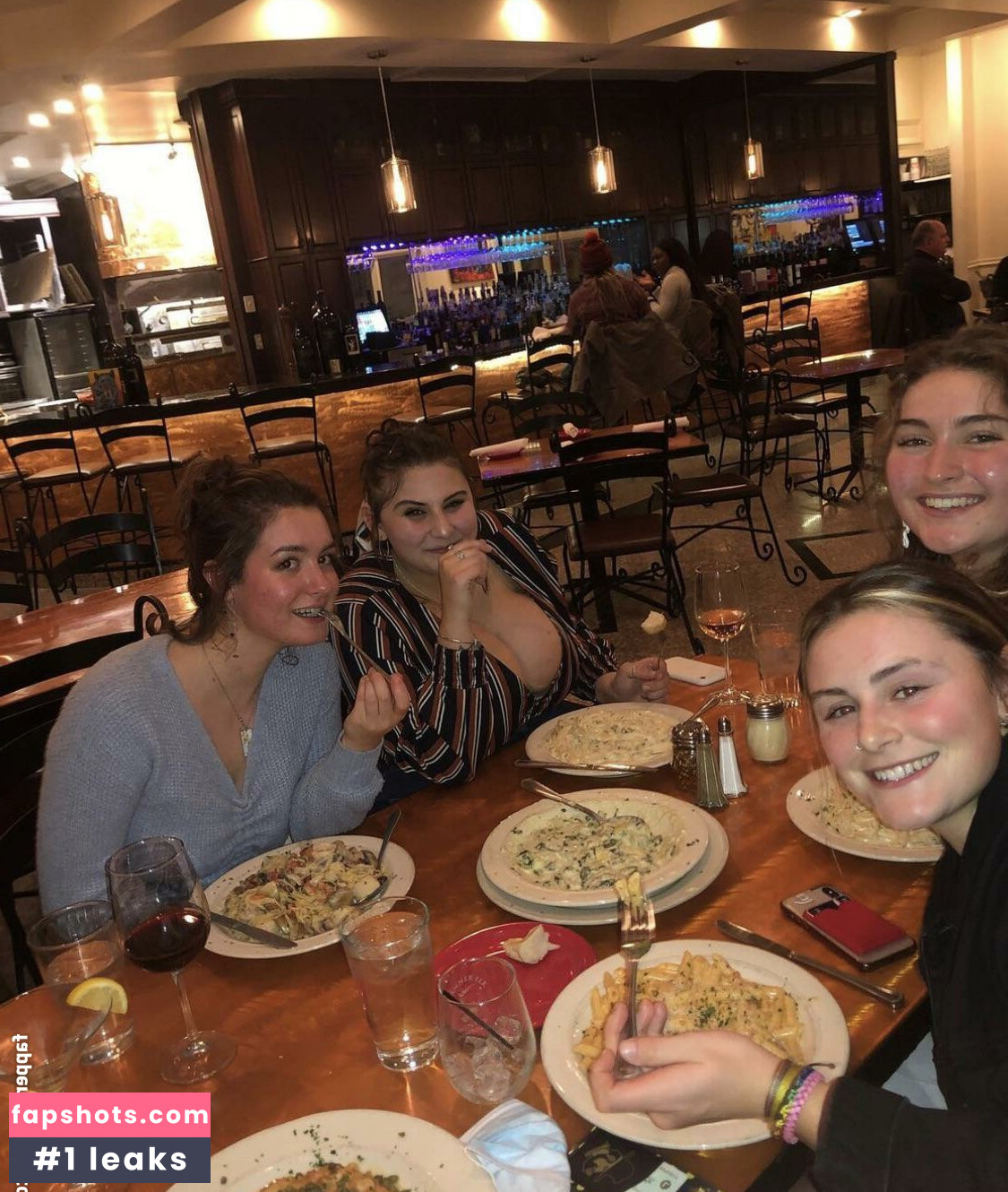 Caroline Casbon gallery photo #44