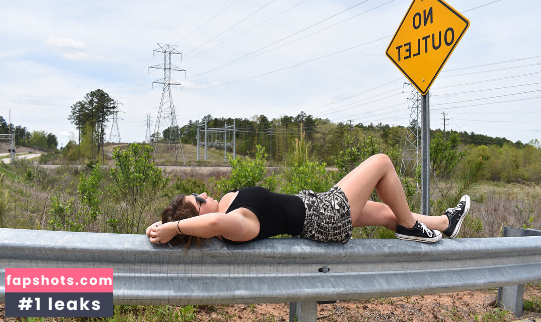 Caroline Casbon gallery photo #46