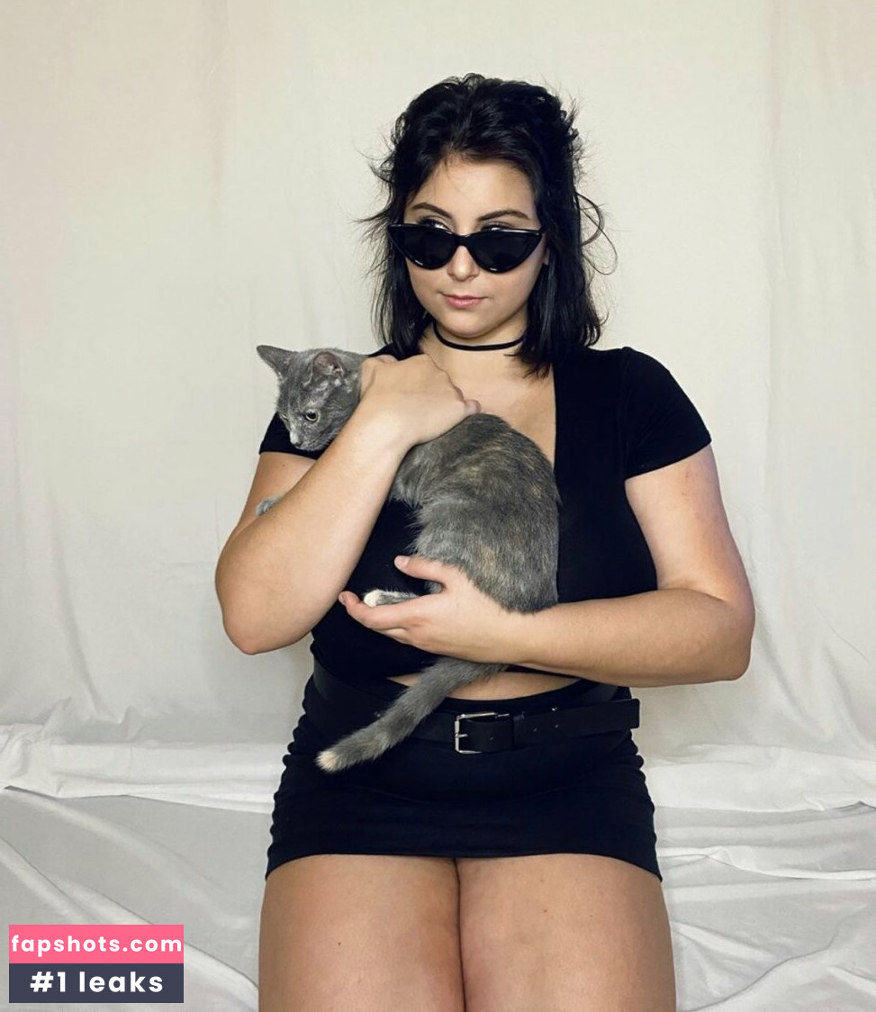 Caroline Casbon gallery photo #6