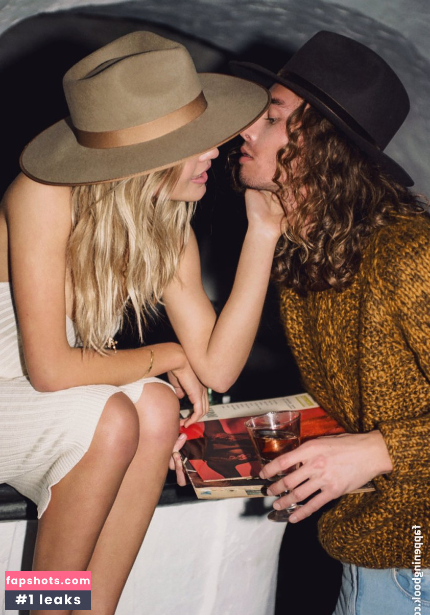 Caroline Corinth gallery photo #13