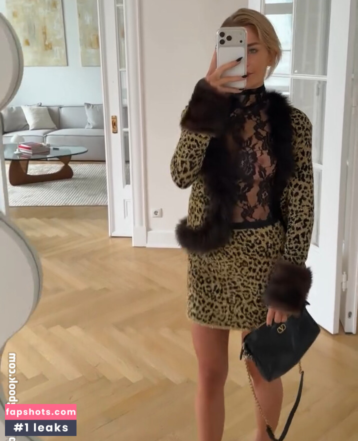 Caroline Daur gallery photo #2