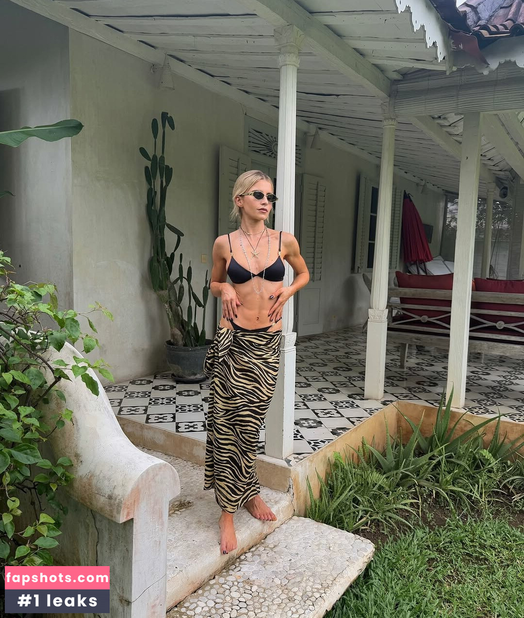 Caroline Daur gallery photo #11