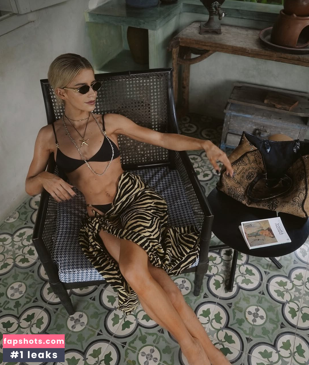 Caroline Daur gallery photo #16