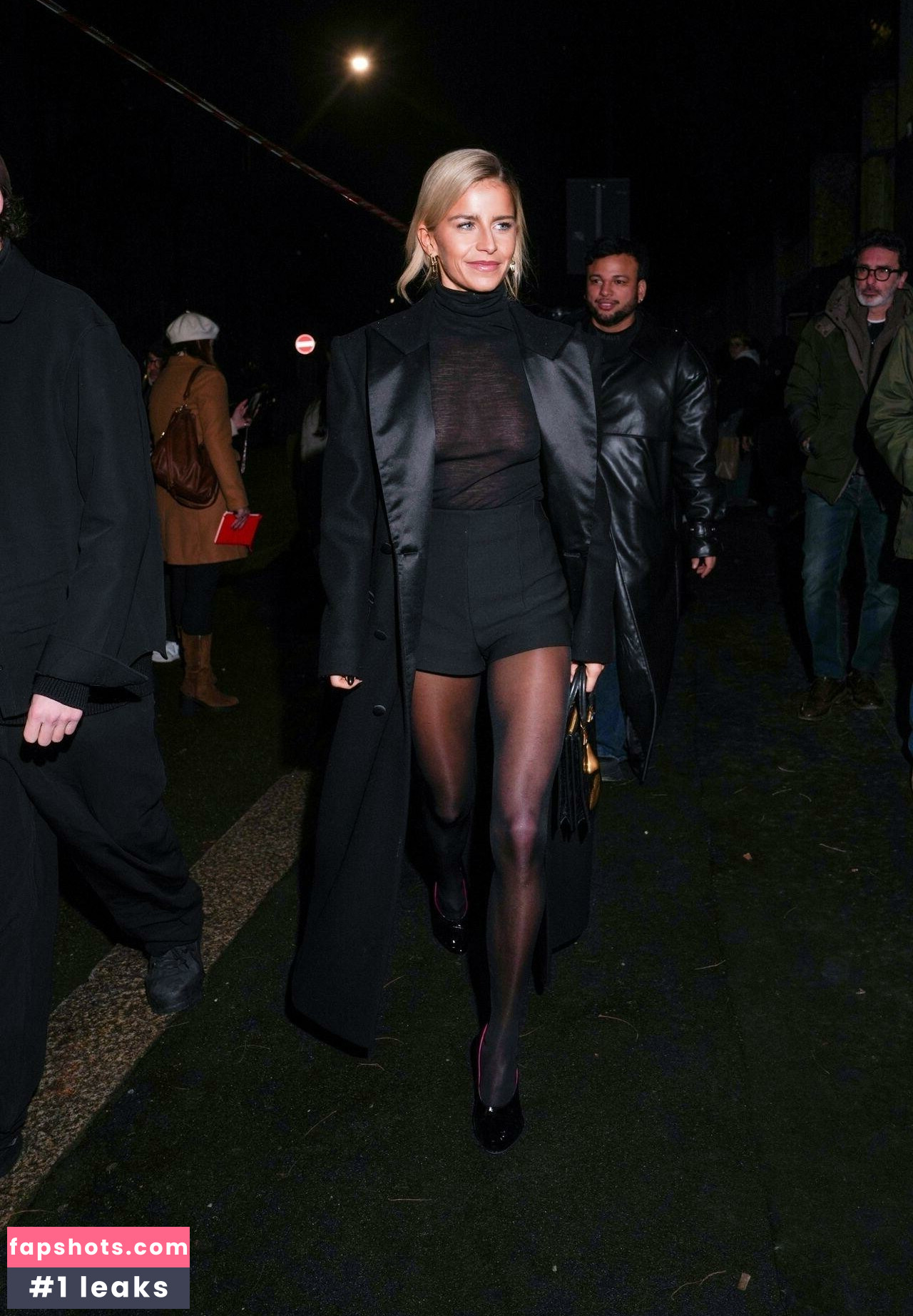 Caroline Daur gallery photo #30