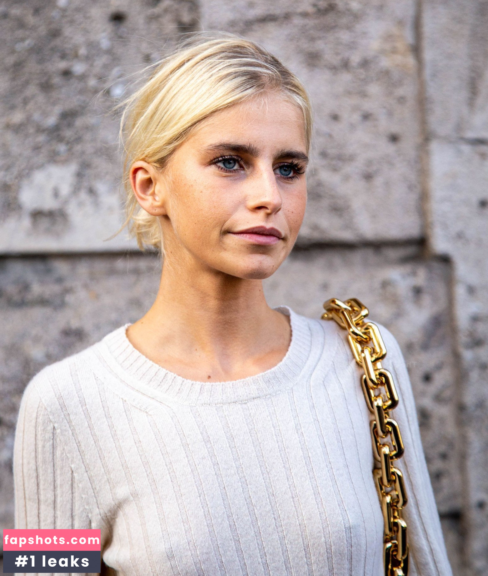 Caroline Daur gallery photo #50