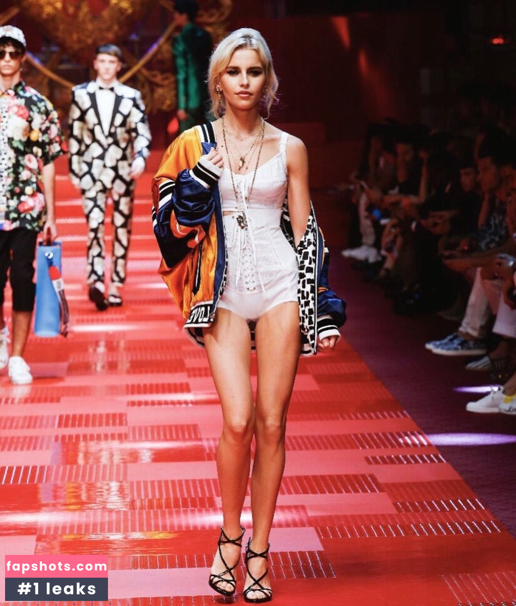 Caroline Daur gallery photo #59