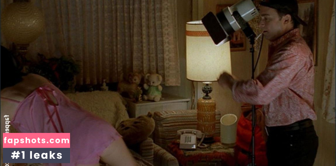 Caroline Dhavernas nude babe gallery