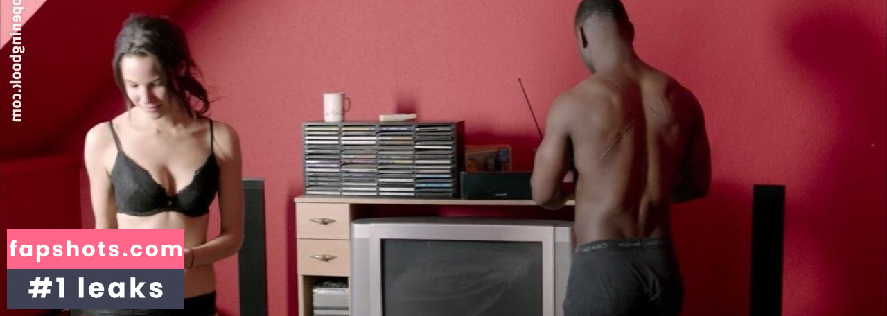 Caroline Ford gallery photo #5