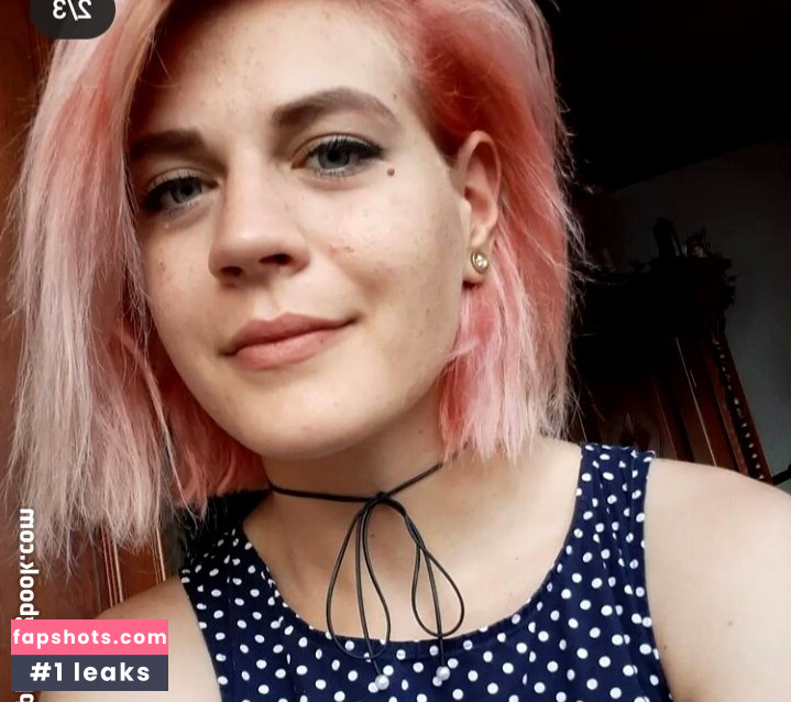 Caroline Haas gallery photo #5