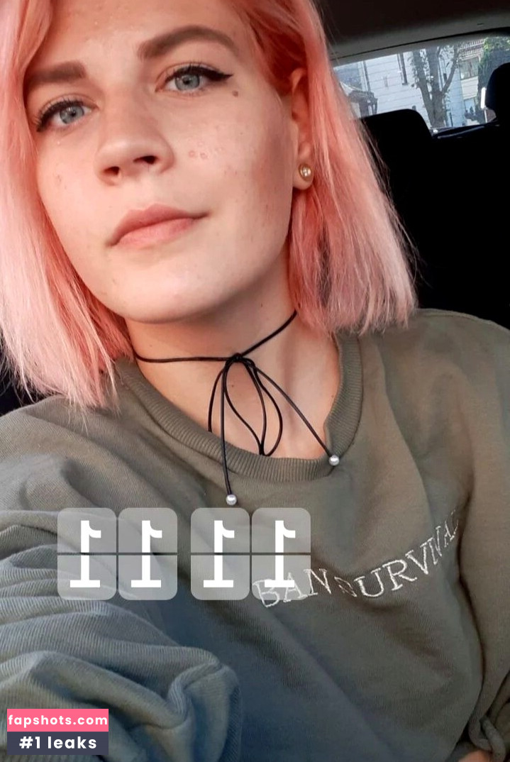 Caroline Haas gallery photo #6