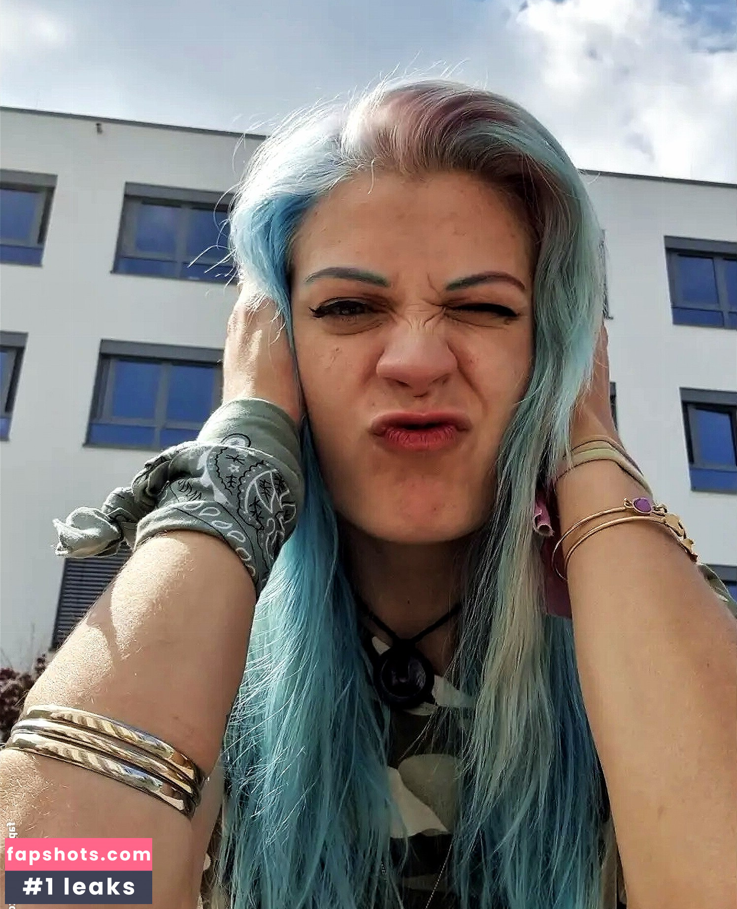 Caroline Haas gallery photo #8