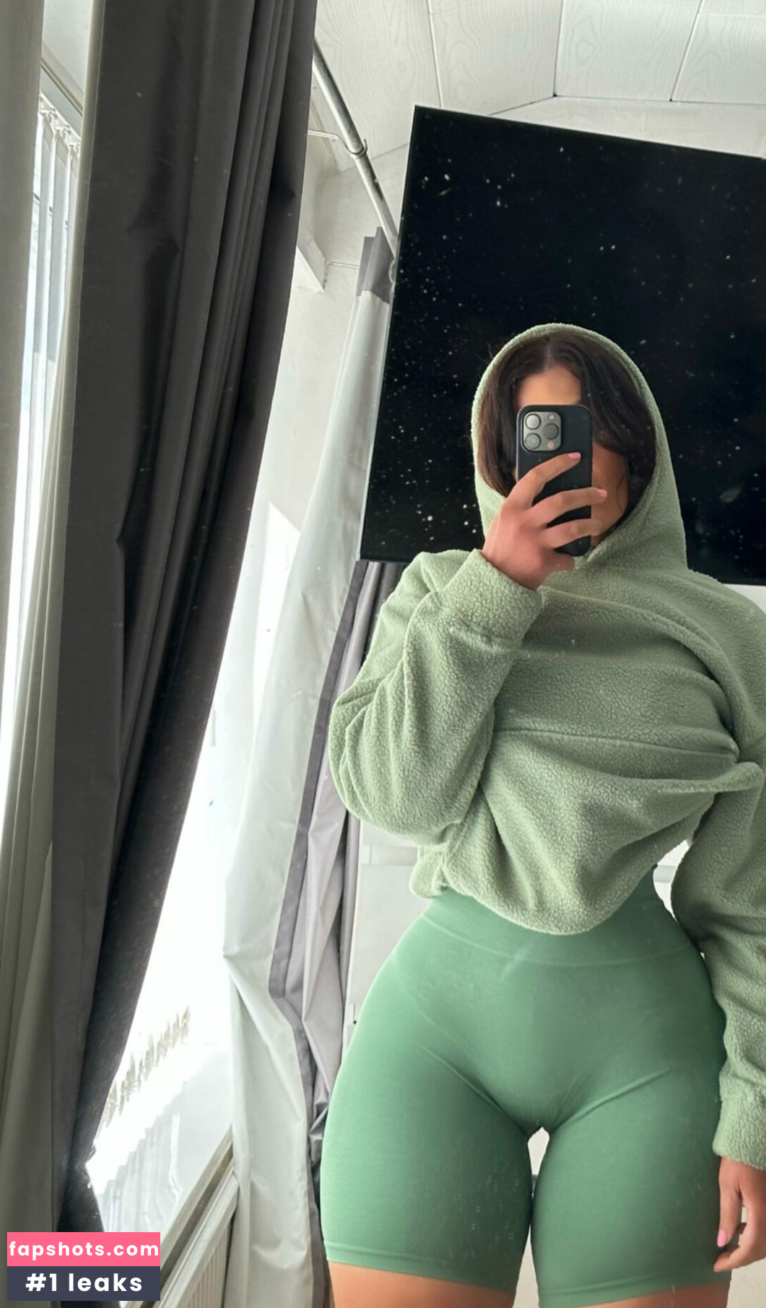 Caroline Hobday gallery photo #5