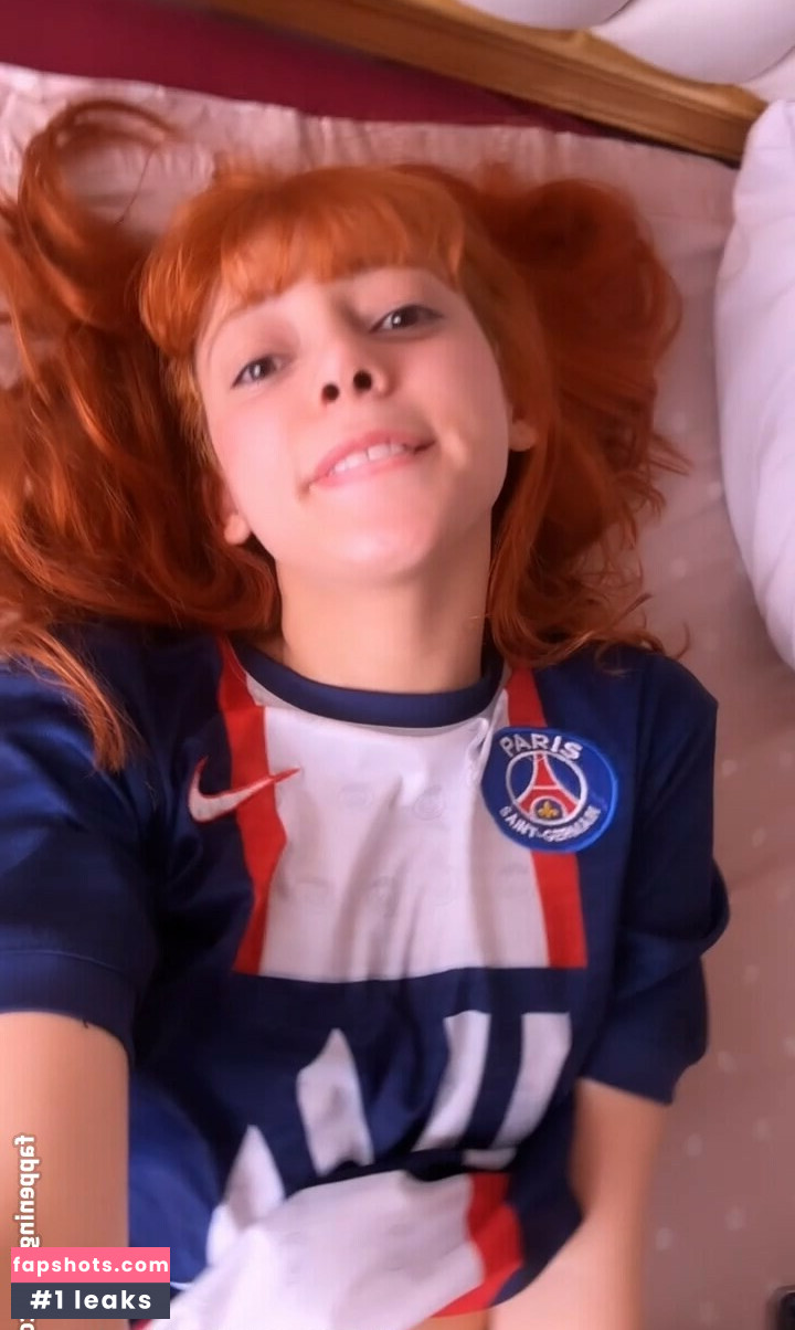 Caroline Lopes gallery photo #12