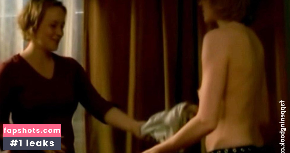 Caroline Peters nude babe gallery