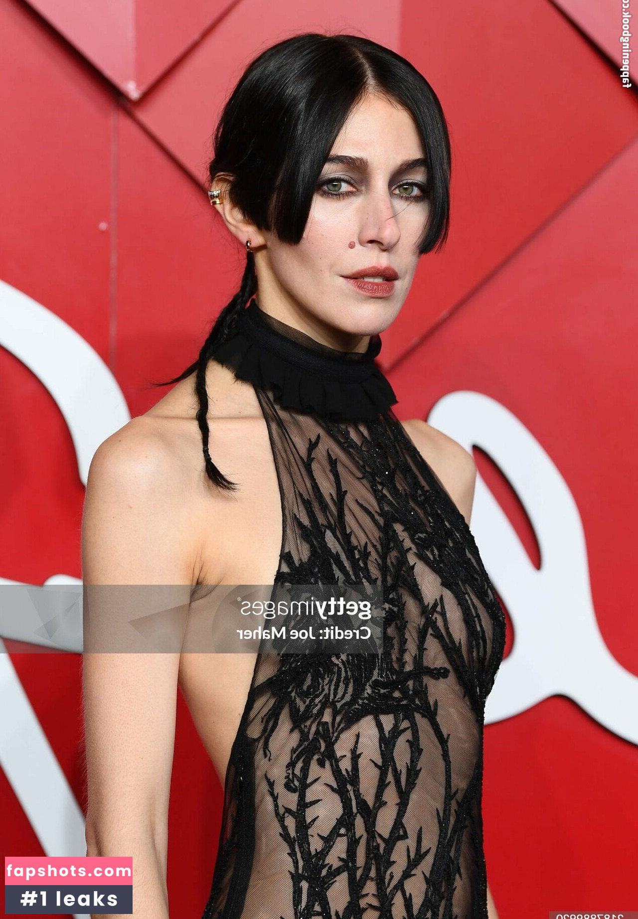 Caroline Polachek gallery photo #3