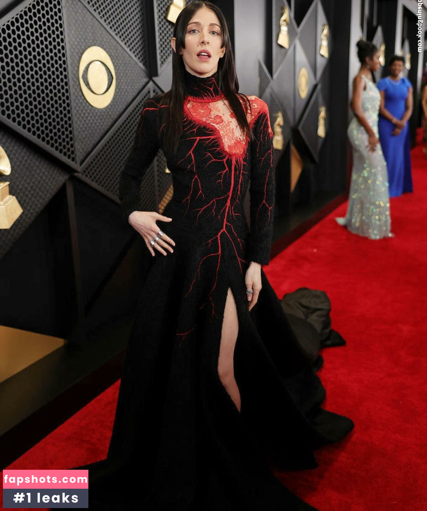 Caroline Polachek gallery photo #30