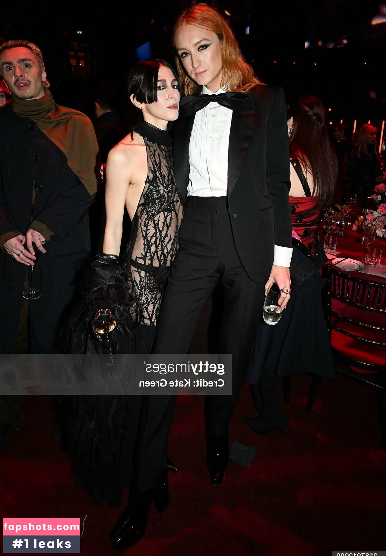 Caroline Polachek gallery photo #6