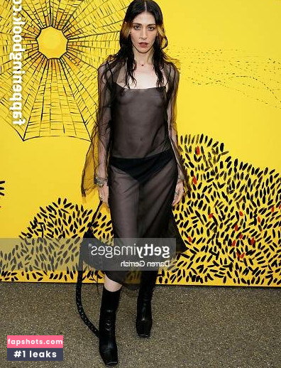 Caroline Polachek gallery photo #53