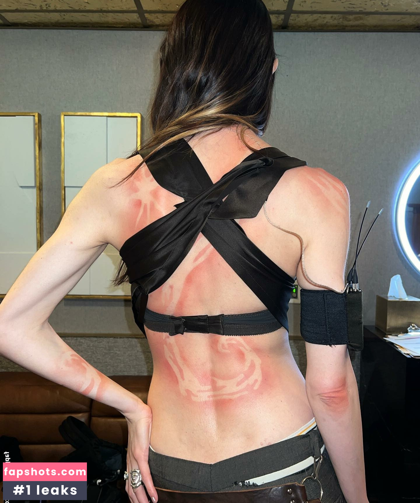 Caroline Polachek gallery photo #66