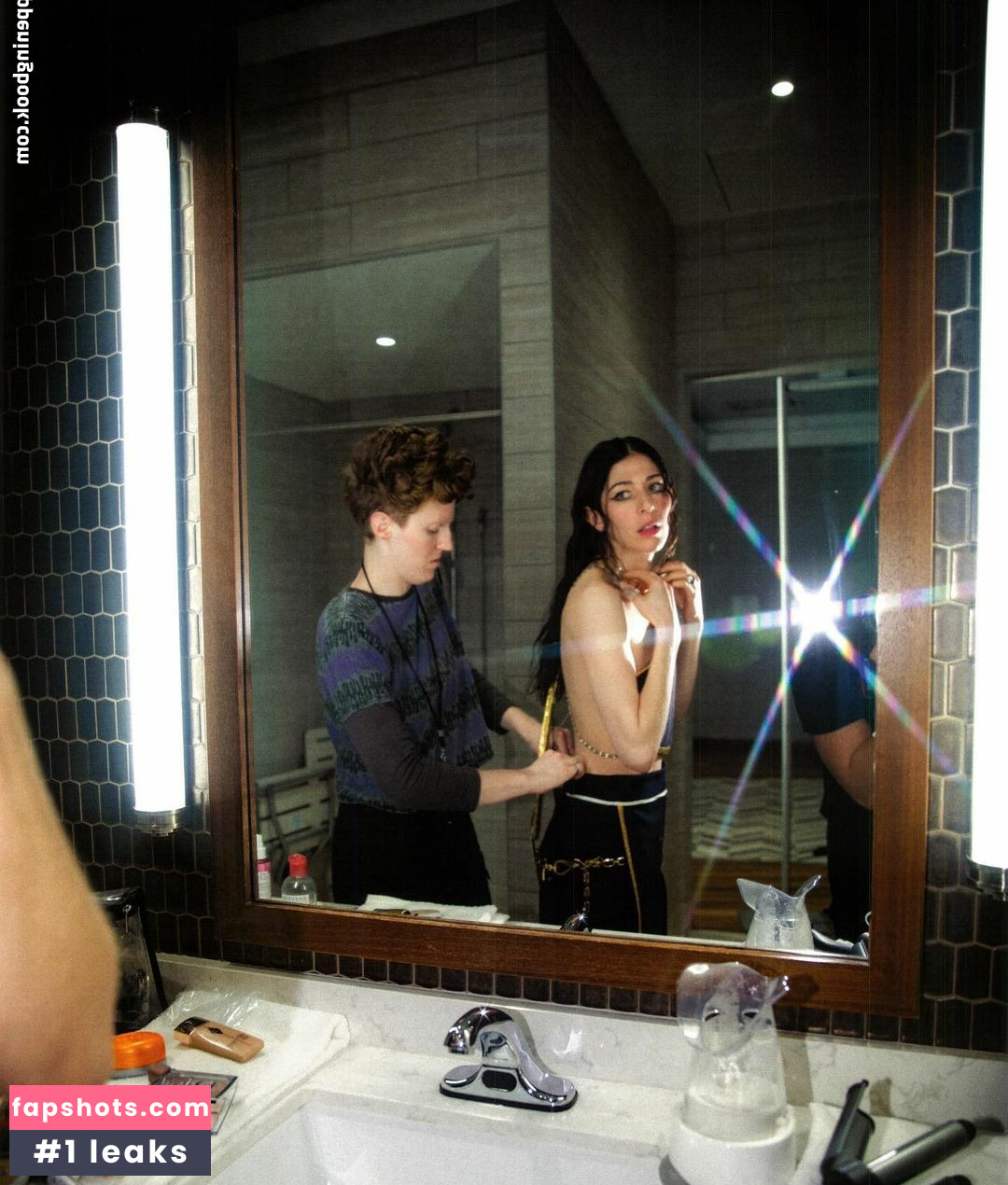 Caroline Polachek gallery photo #68