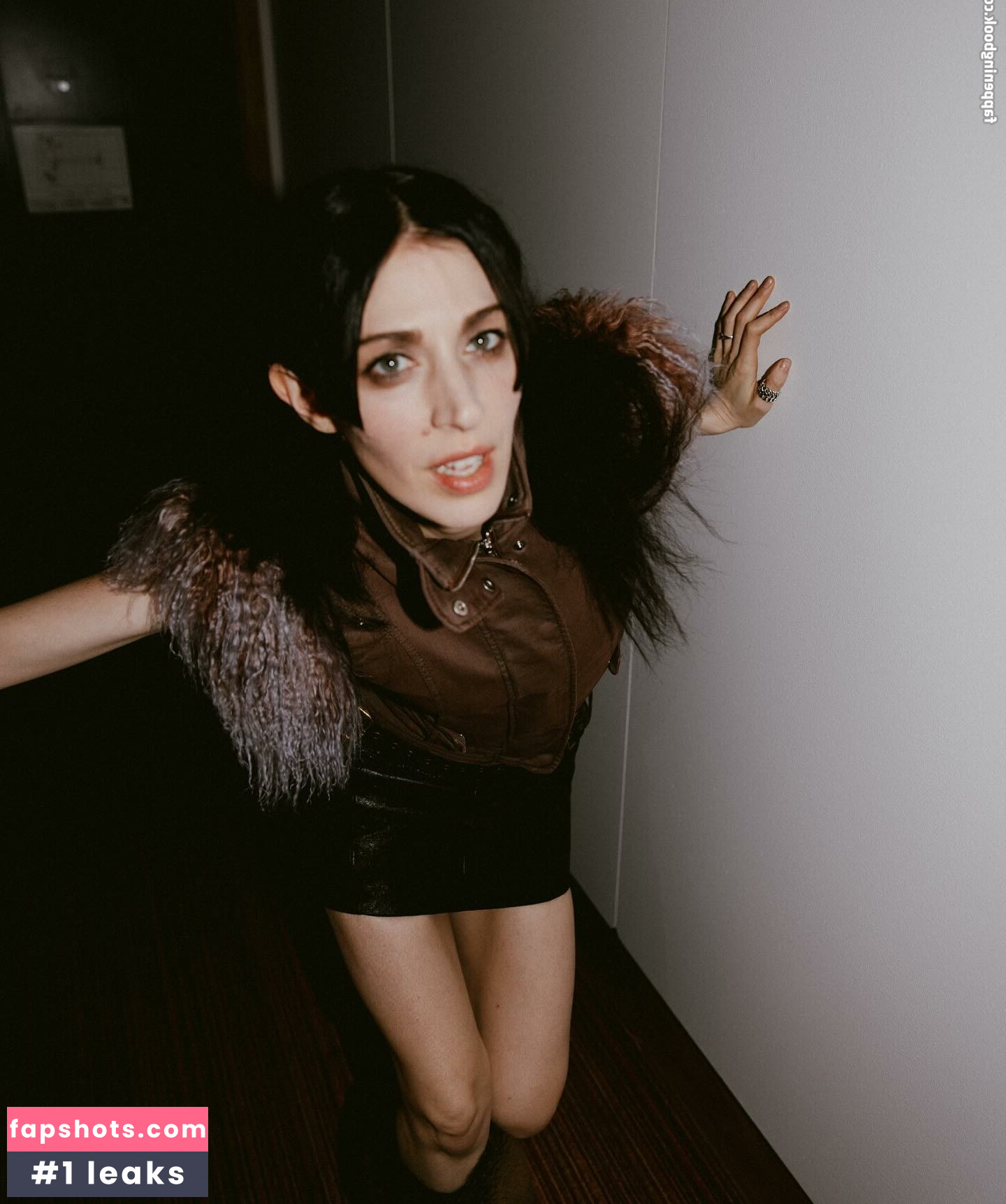 Caroline Polachek gallery photo #8