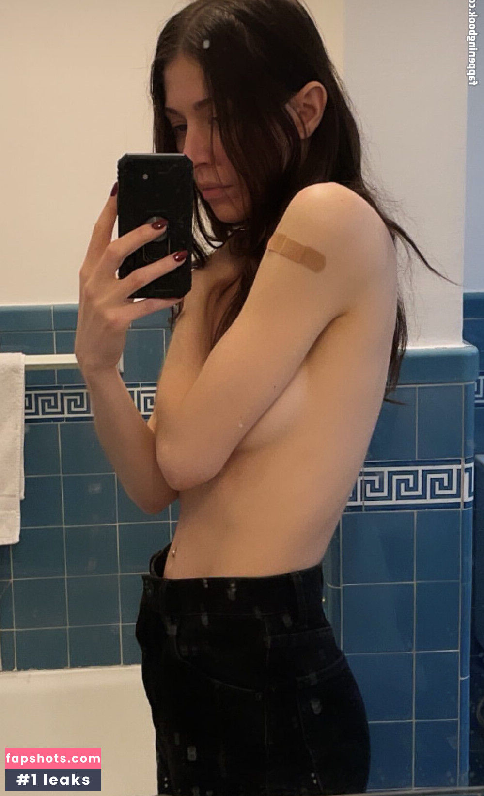 Caroline Polachek gallery photo #72