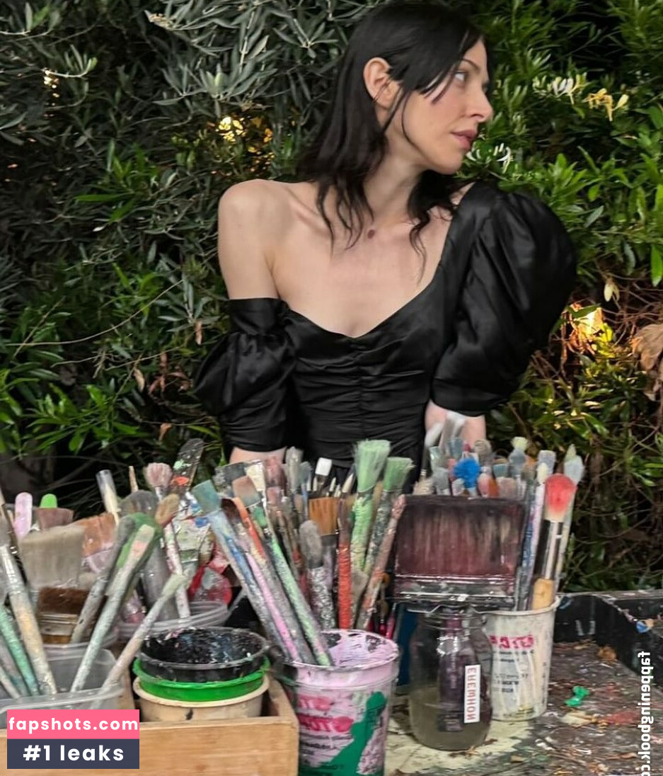 Caroline Polachek gallery photo #10