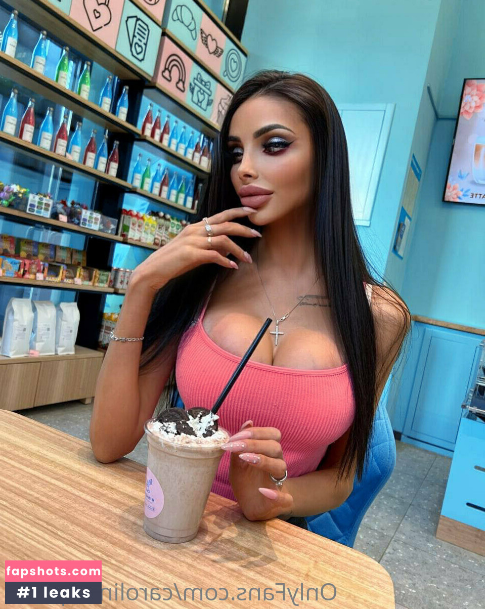 caroline_queen gallery photo #22