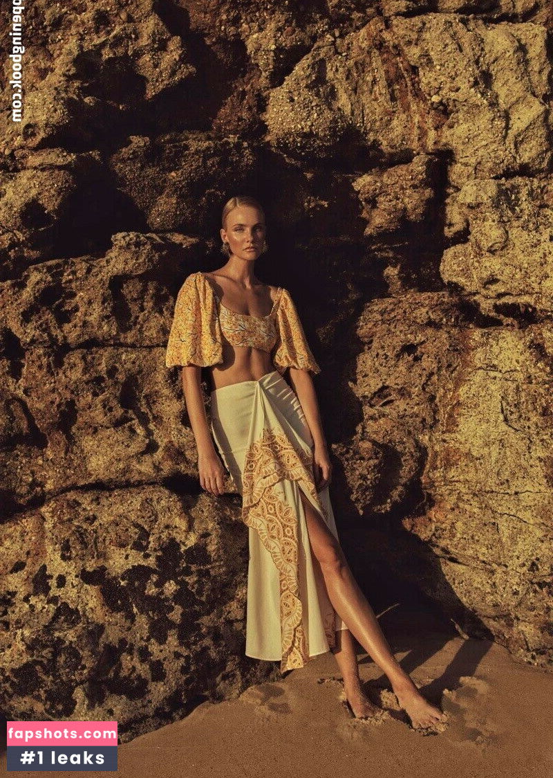 Caroline Trentini gallery photo #17