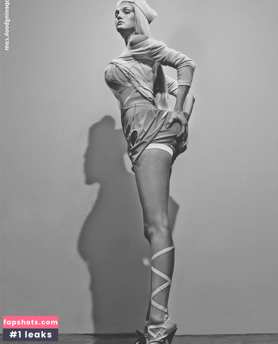 Caroline Trentini gallery photo #32