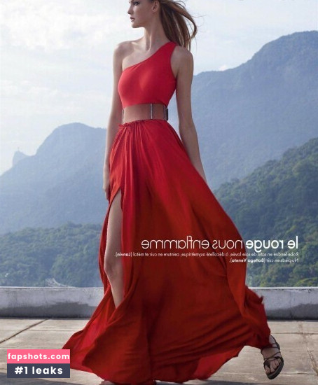 Caroline Trentini gallery photo #7