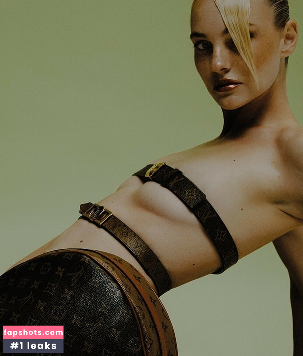 Caroline Trentini gallery photo #8