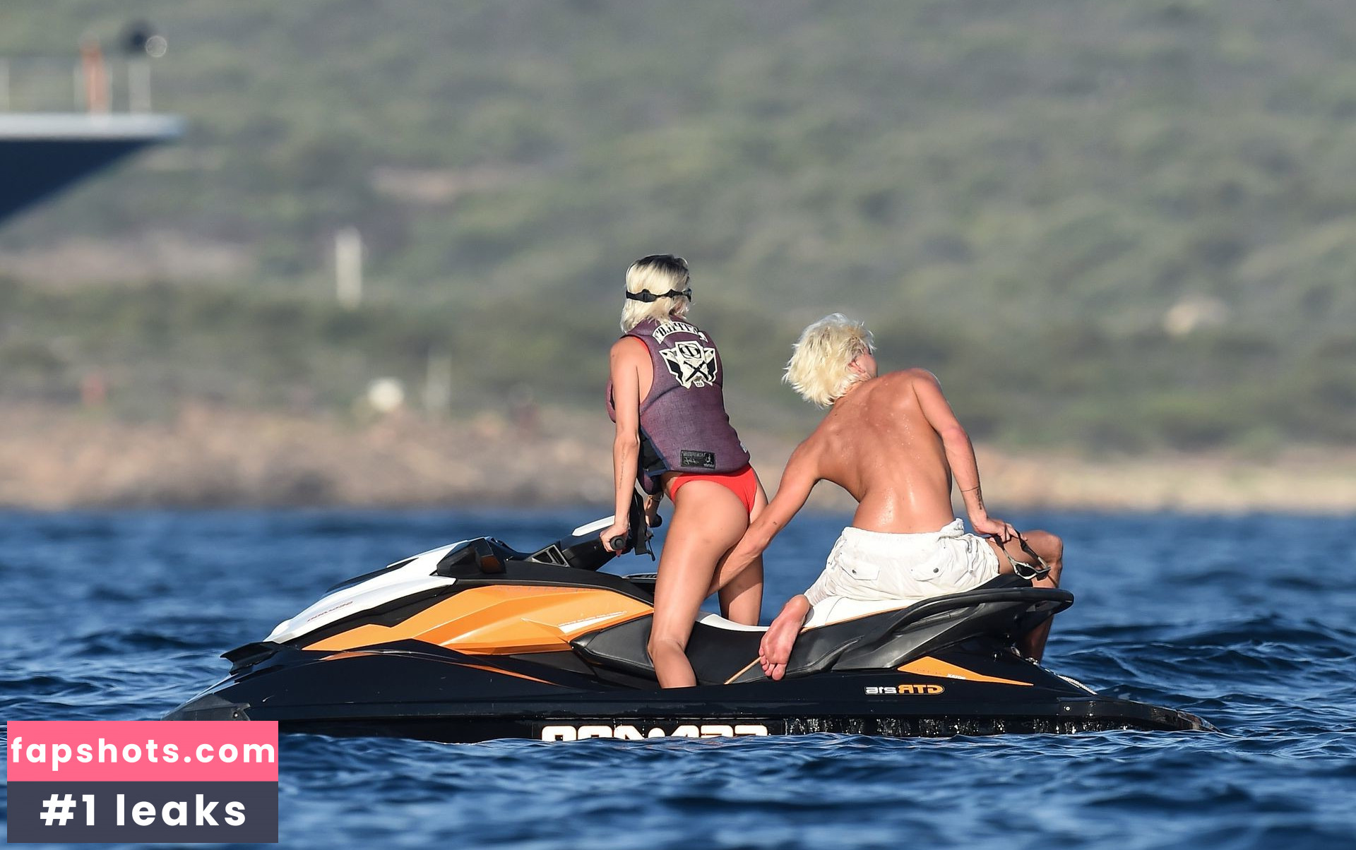 Caroline Vreeland nude babe gallery