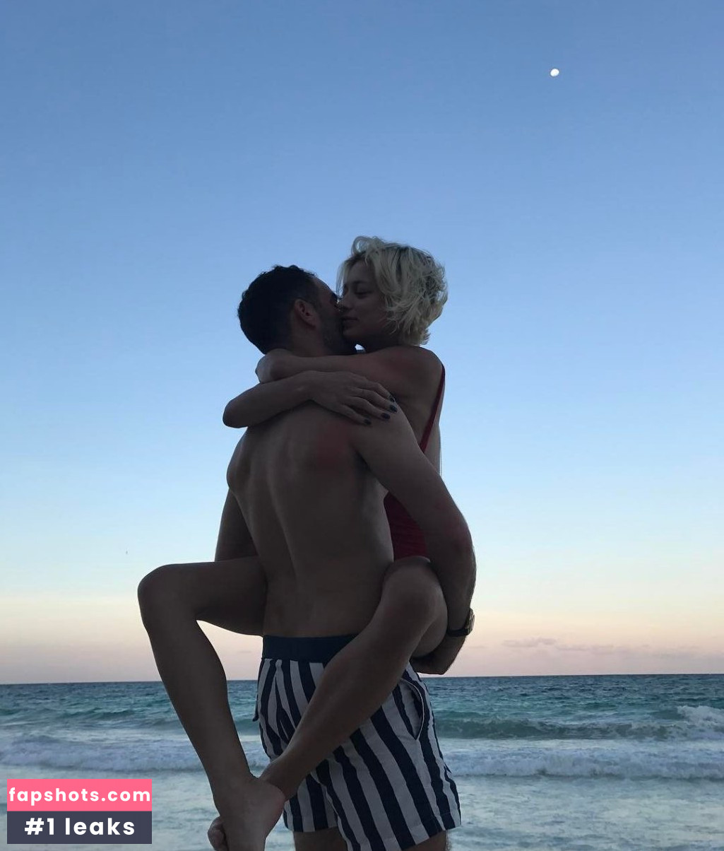 Caroline Vreeland Nude Leaks OnlyFans Photos #2095 - LeakJerk