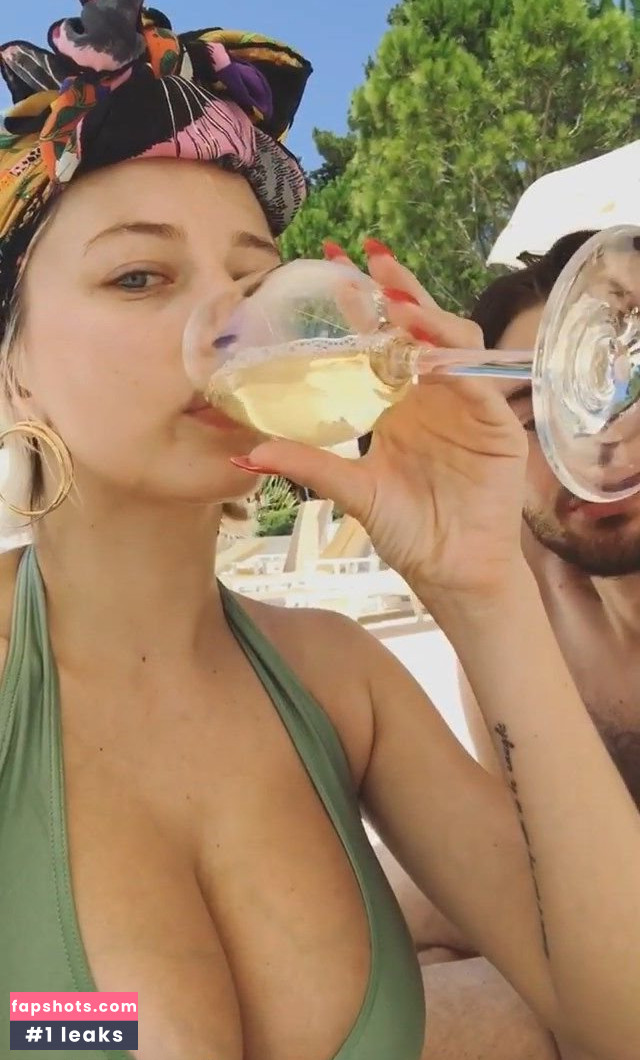 Caroline Vreeland Nude Leaks OnlyFans Photos #2152 - LeakJerk