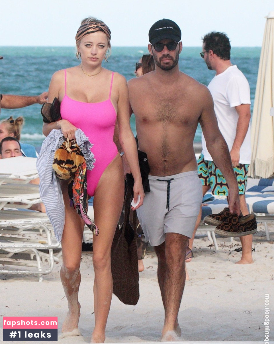 Caroline Vreeland Nude Leaks OnlyFans Photos #2253 - LeakJerk