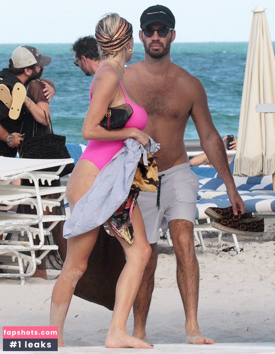 Caroline Vreeland Nude Leaks OnlyFans Photos #2262 - LeakJerk