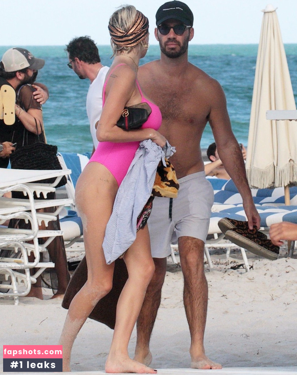 Caroline Vreeland Nude Leaks OnlyFans Photos #2263 - LeakJerk