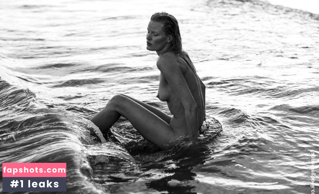 Caroline Winberg gallery photo #102