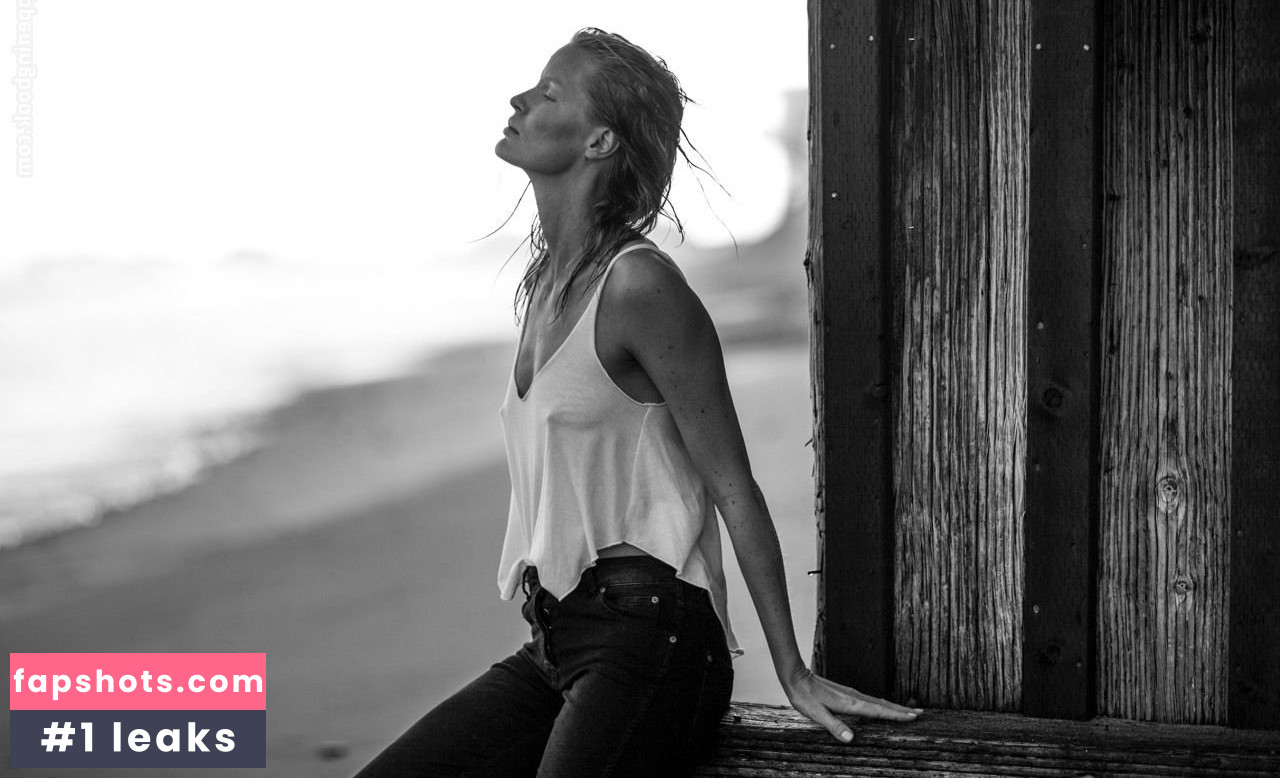 Caroline Winberg gallery photo #106