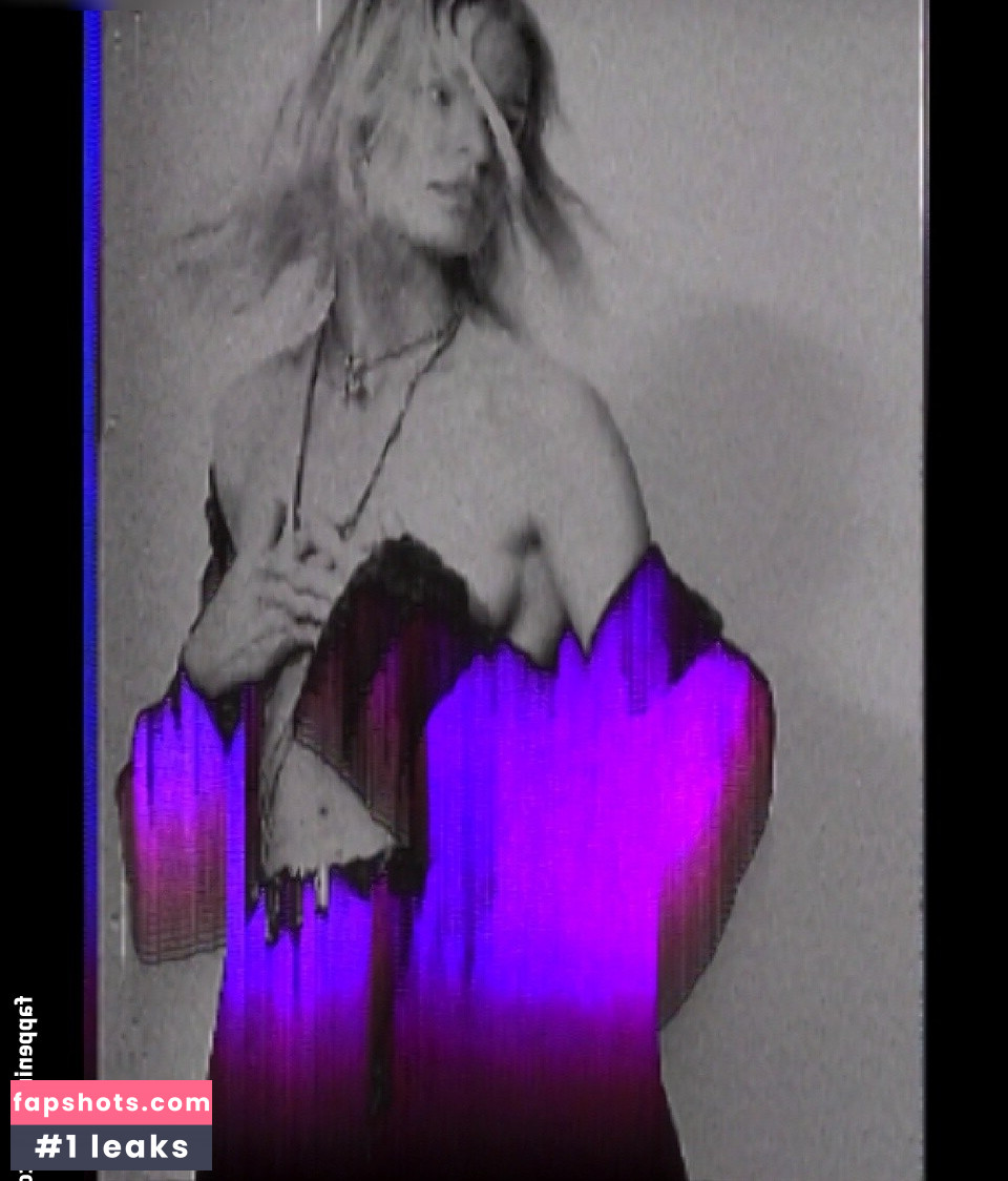 Caroline Winberg gallery photo #19