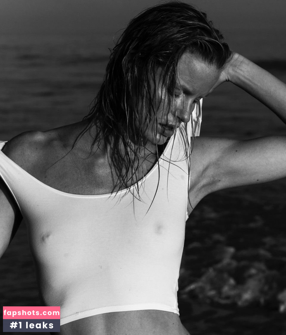 Caroline Winberg gallery photo #81