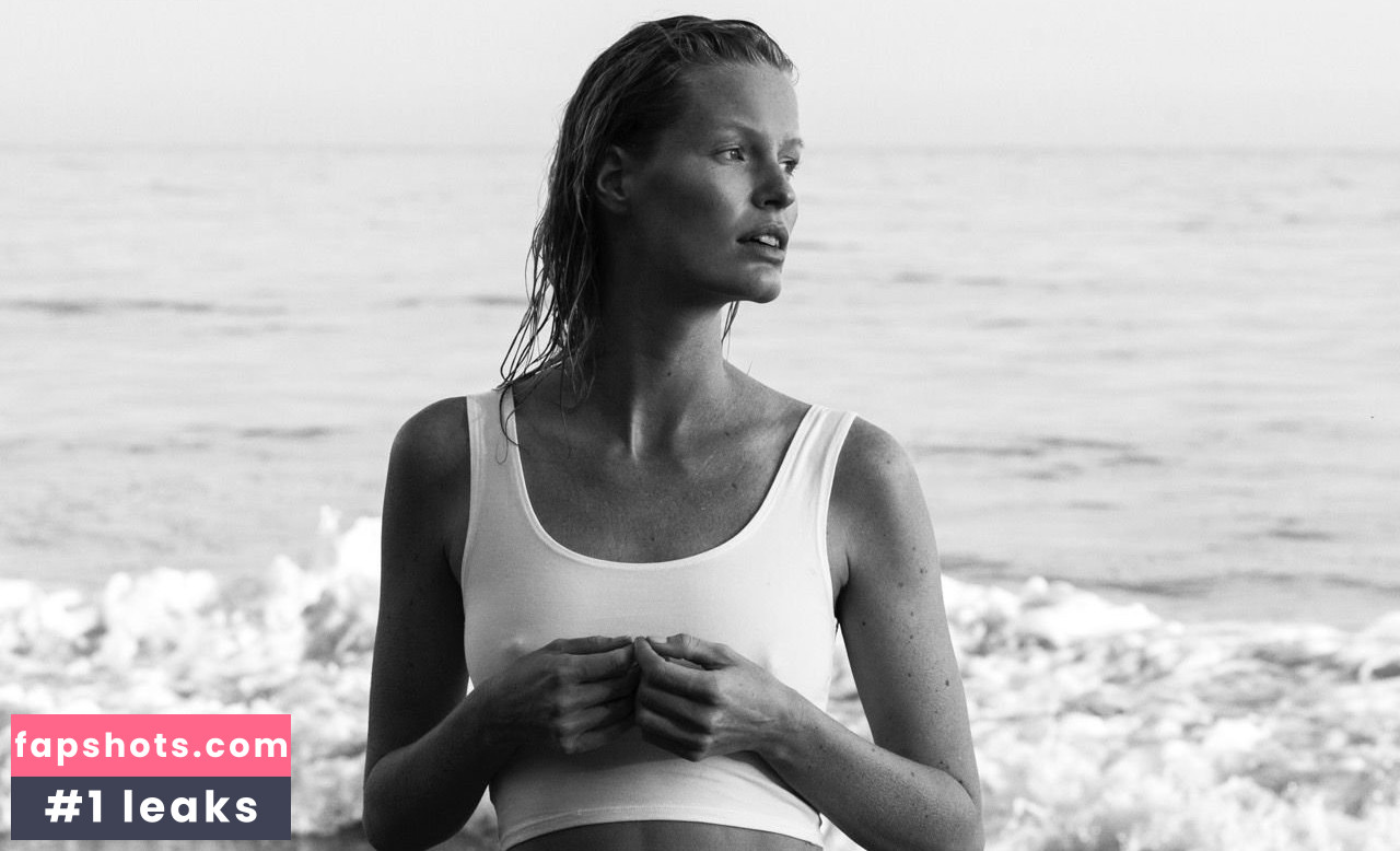 Caroline Winberg gallery photo #82