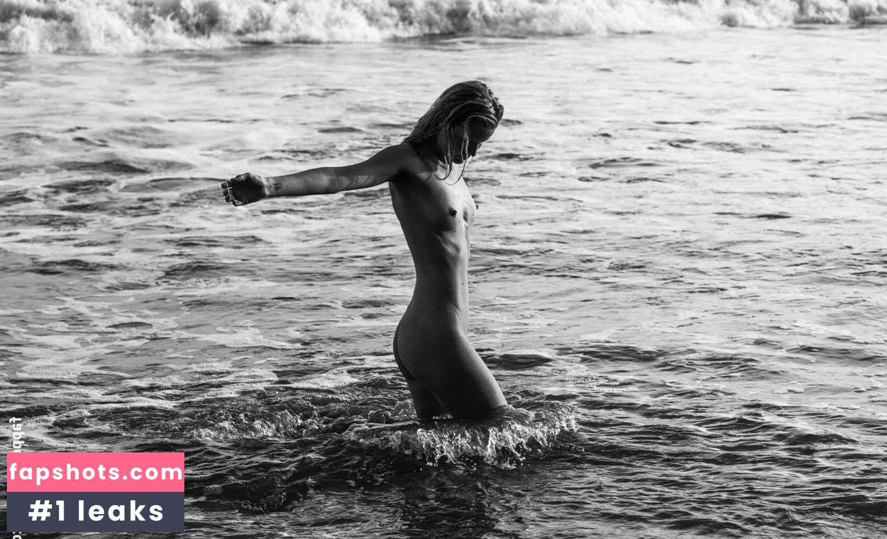 Caroline Winberg gallery photo #84