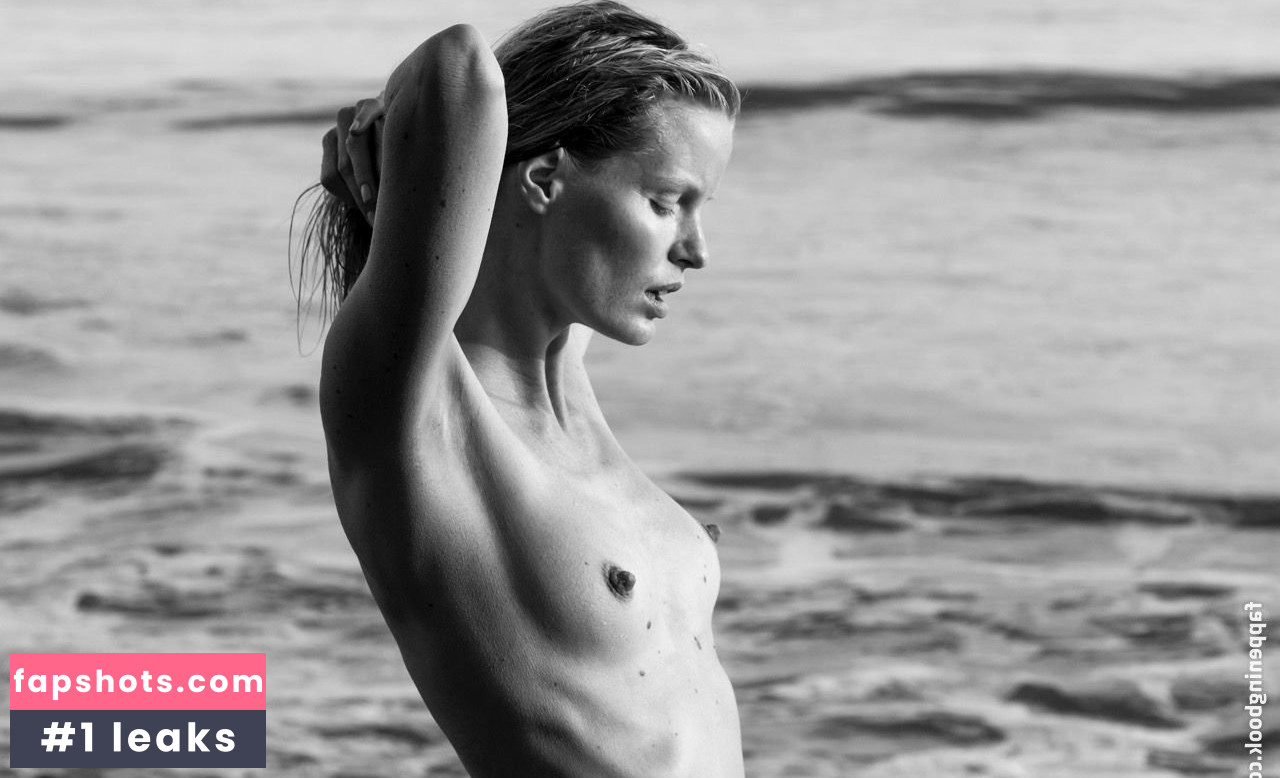 Caroline Winberg gallery photo #85