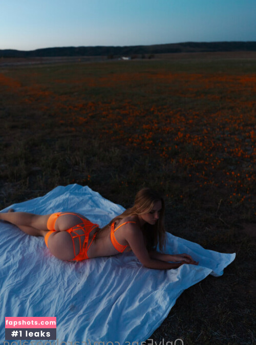 Caroline Zalog gallery photo #903