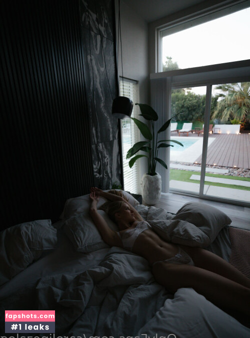 Caroline Zalog gallery photo #919